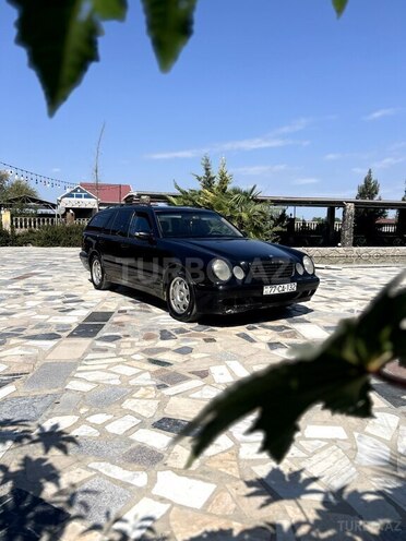 Mercedes E 200 1999, 330,000 km - 2.0 л - Salyan