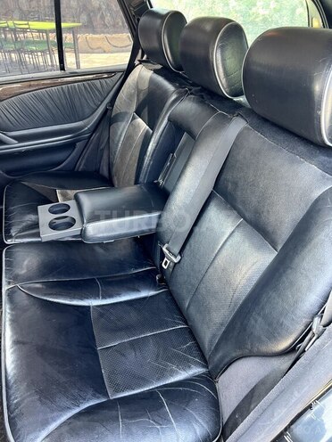 Mercedes E 200 1999, 330,000 km - 2.0 л - Salyan