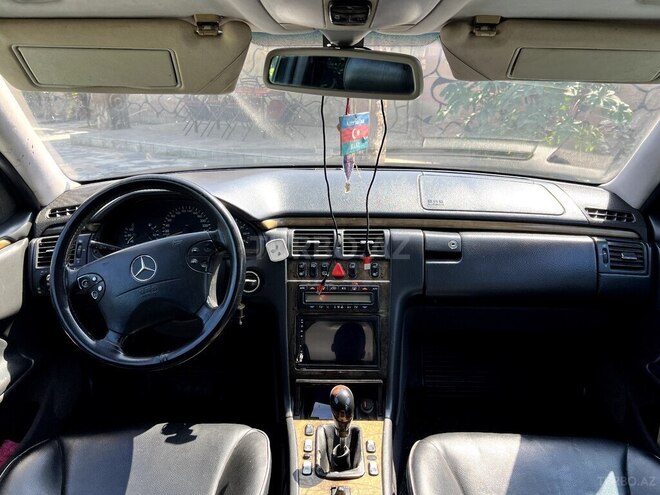 Mercedes E 200 1999, 330,000 km - 2.0 л - Salyan