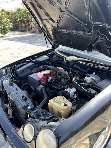 Mercedes E 200 1999, 330,000 km - 2.0 л - Salyan