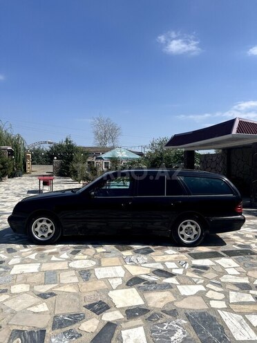 Mercedes E 200 1999, 330,000 km - 2.0 л - Salyan