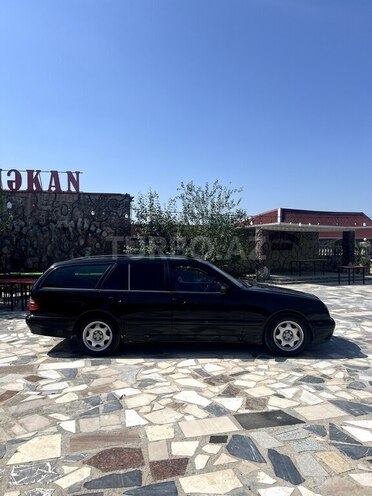 Mercedes E 200 1999, 330,000 km - 2.0 л - Salyan