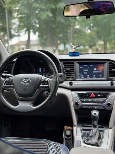 Hyundai Elantra 2017, 179,000 km - 2.0 l - Quba
