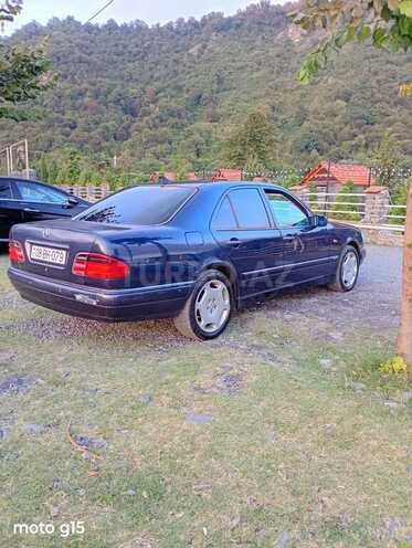 Mercedes E 240 1998, 460,000 km - 2.4 l - Zaqatala