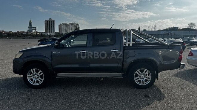 Toyota Hilux 2013, 440,000 km - 2.5 л - Bakı