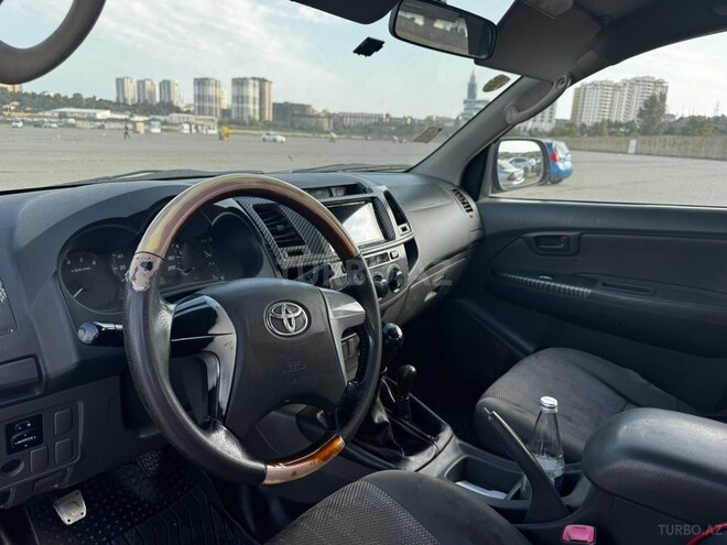 Toyota Hilux 2013, 440,000 km - 2.5 л - Bakı