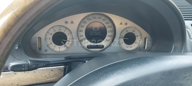 Mercedes E 270 2002, 581,000 km - 2.7 l - Naftalan