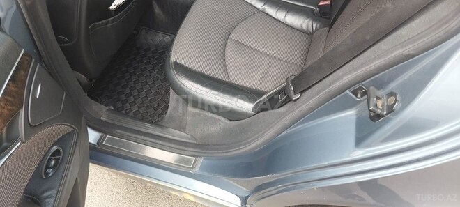 Mercedes E 270 2002, 581,000 km - 2.7 l - Naftalan
