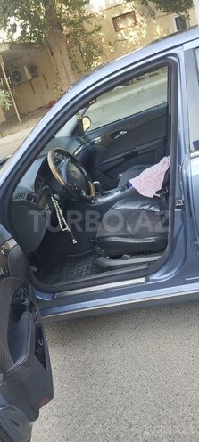 Mercedes E 270 2002, 581,000 km - 2.7 l - Naftalan