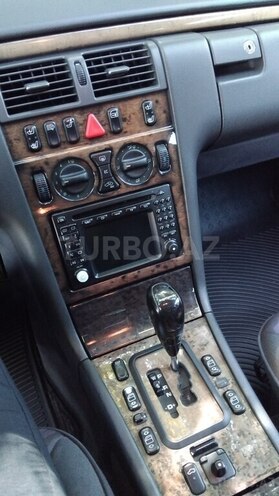 Mercedes E 240 2000, 335,000 km - 2.6 l - Tovuz