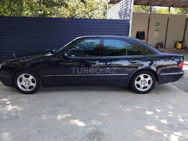 Mercedes E 240 2000, 335,000 km - 2.6 l - Tovuz