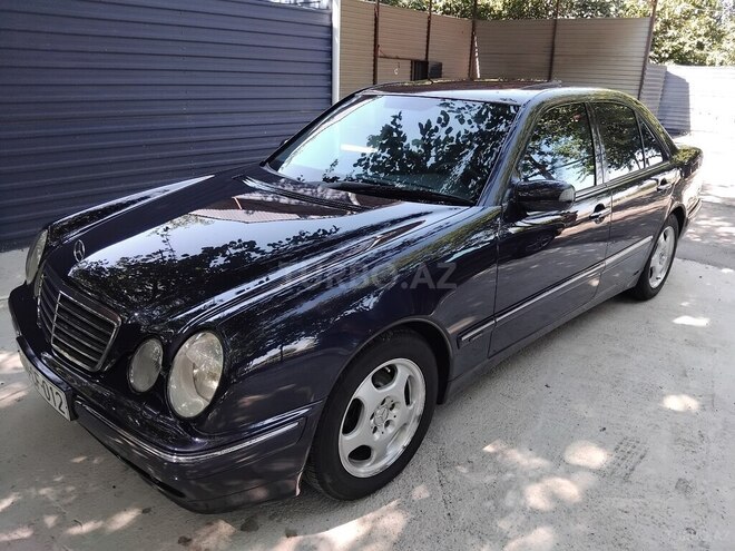 Mercedes E 240 2000, 335,000 km - 2.6 l - Tovuz