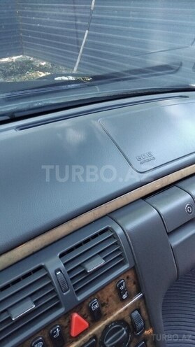 Mercedes E 240 2000, 335,000 km - 2.6 l - Tovuz