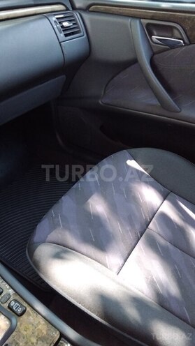 Mercedes E 240 2000, 335,000 km - 2.6 l - Tovuz