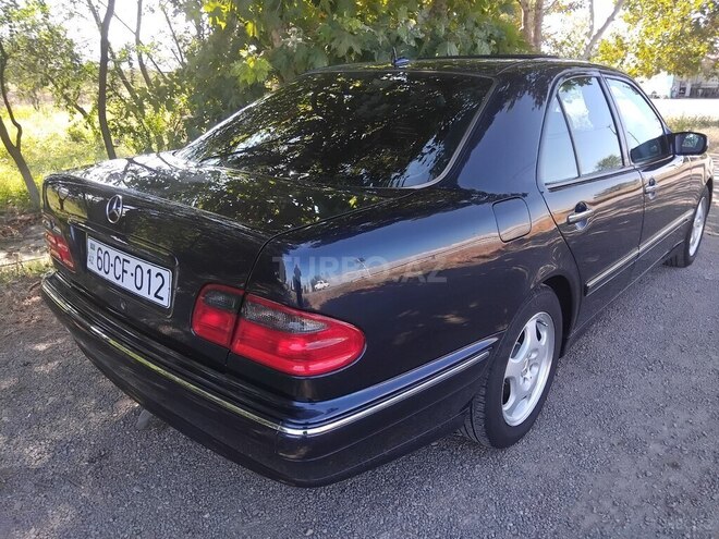 Mercedes E 240 2000, 335,000 km - 2.6 l - Tovuz