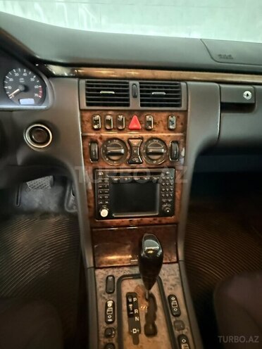 Mercedes E 240 2000, 335,000 km - 2.6 l - Tovuz