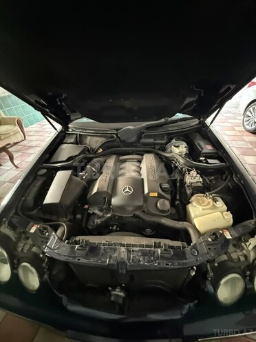 Mercedes E 240 2000, 335,000 km - 2.6 l - Tovuz