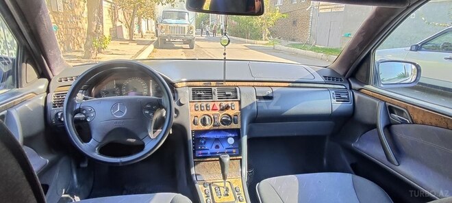 Mercedes E 270 1999, 400,000 km - 2.7 l - Yevlax