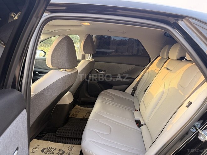 Hyundai Elantra 2025, 17,500 km - 2.0 l - Bakı