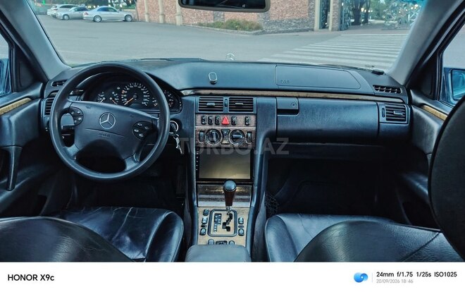 Mercedes E 240 1998, 396,000 km - 2.4 l - Tovuz
