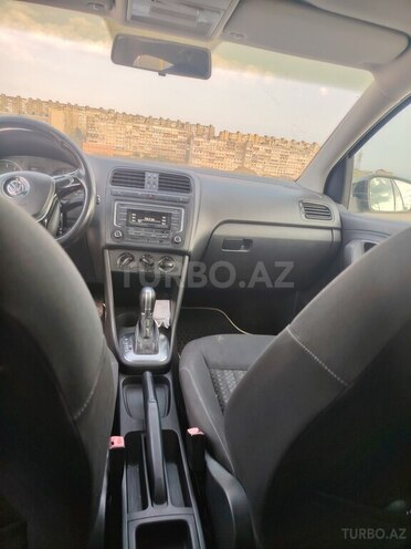 Volkswagen Polo 2018, 155,000 km - 1.6 л - Bakı