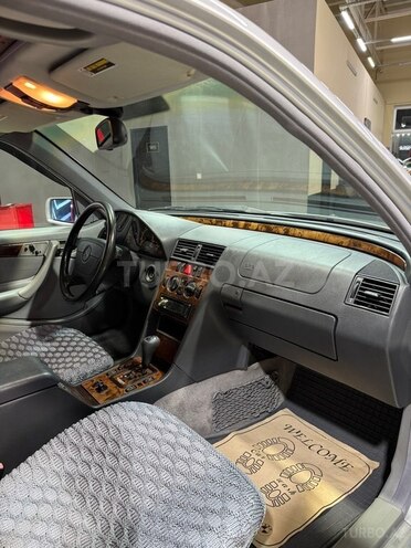 Mercedes C 230 1999, 215,000 km - 2.3 l - Sumqayıt
