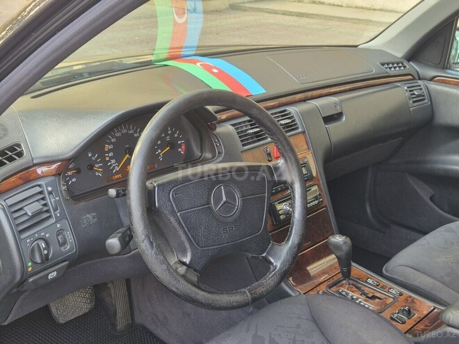 Mercedes E 240 1999, 343,687 km - 2.4 л - Bakı