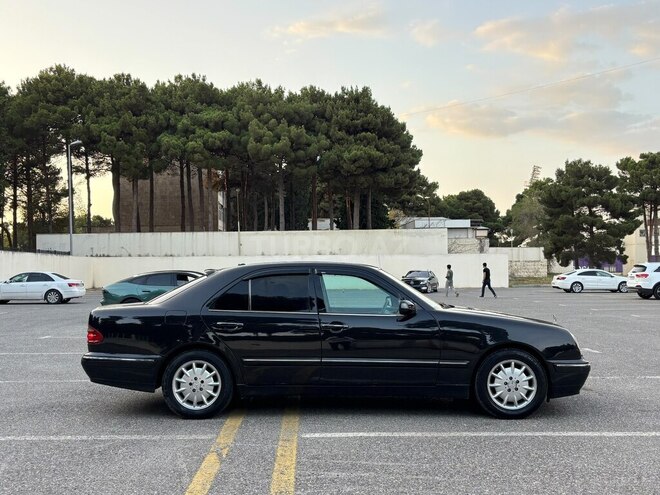Mercedes E 220 2001, 368,000 km - 2.2 l - Sumqayıt