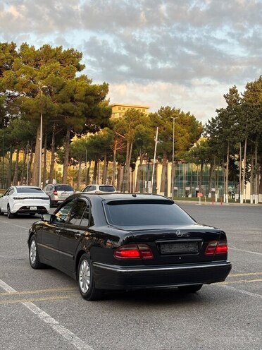 Mercedes E 220 2001, 368,000 km - 2.2 l - Sumqayıt