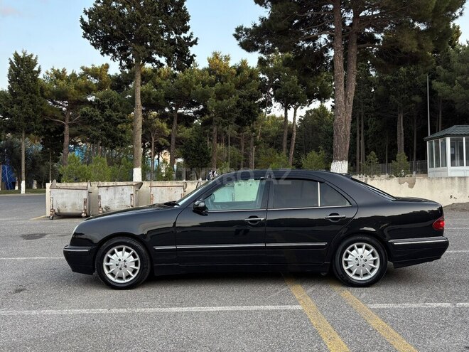 Mercedes E 220 2001, 368,000 km - 2.2 l - Sumqayıt