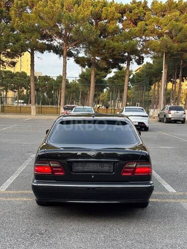 Mercedes E 220 2001, 368,000 km - 2.2 l - Sumqayıt