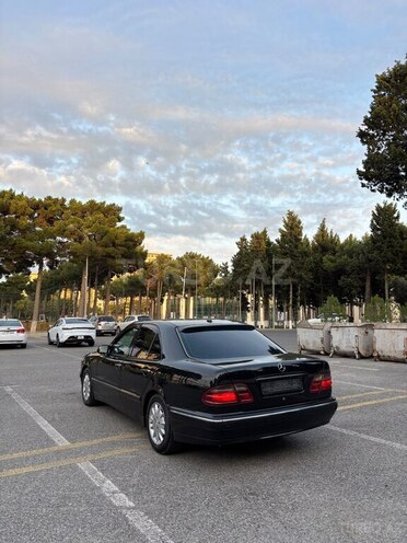 Mercedes E 220 2001, 368,000 km - 2.2 l - Sumqayıt