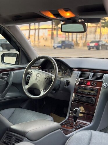 Mercedes E 220 2001, 368,000 km - 2.2 l - Sumqayıt