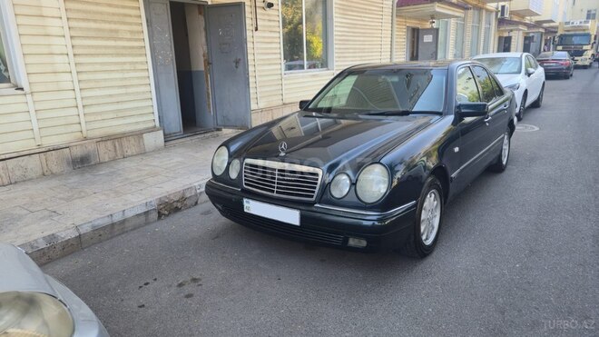 Mercedes E 240 1999, 273,358 km - 2.4 л - Naxçıvan