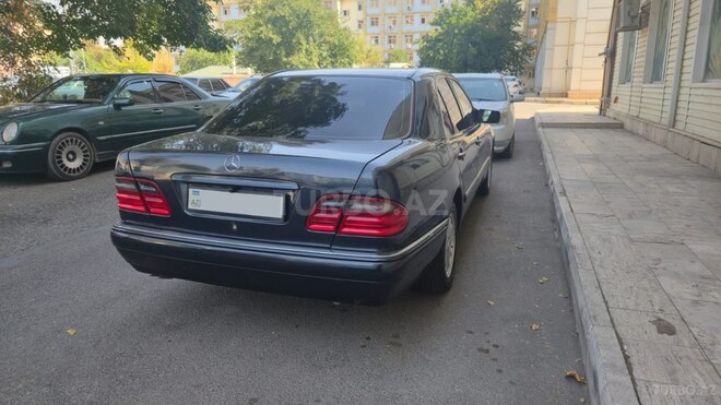 Mercedes E 240 1999, 273,358 km - 2.4 л - Naxçıvan