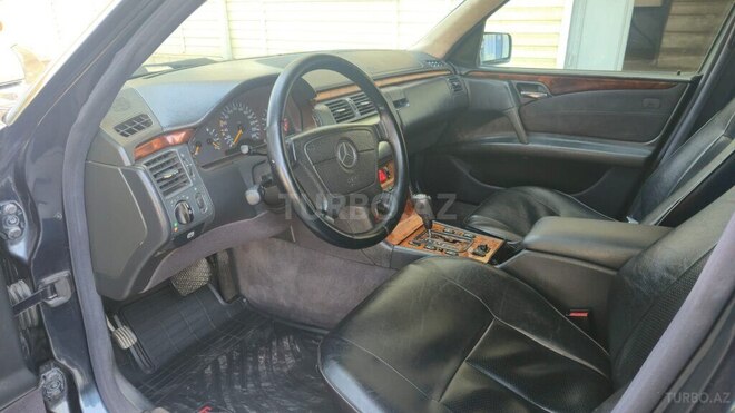 Mercedes E 240 1999, 273,358 km - 2.4 л - Naxçıvan
