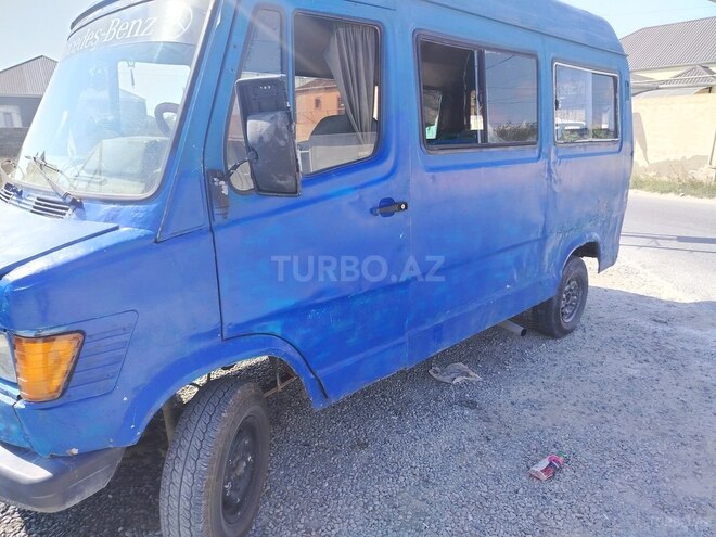 Mercedes 208 D 1991, 300,000 km - 2.3 л - Bakı