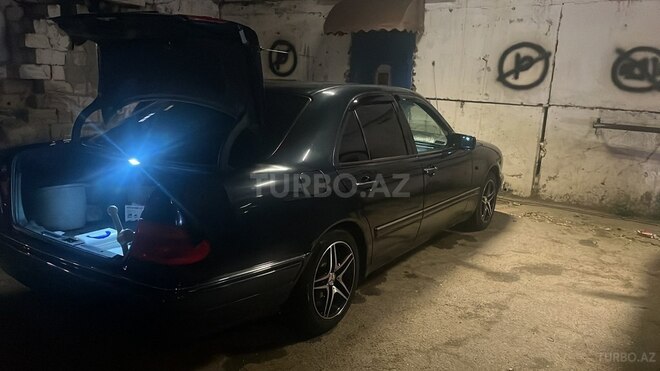 Mercedes E 320 1995, 378,000 km - 3.2 l - Bakı