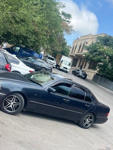 Mercedes E 320 1995, 378,000 km - 3.2 l - Bakı