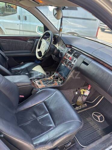 Mercedes E 240 2000, 470,780 km - 2.4 l - Bakı