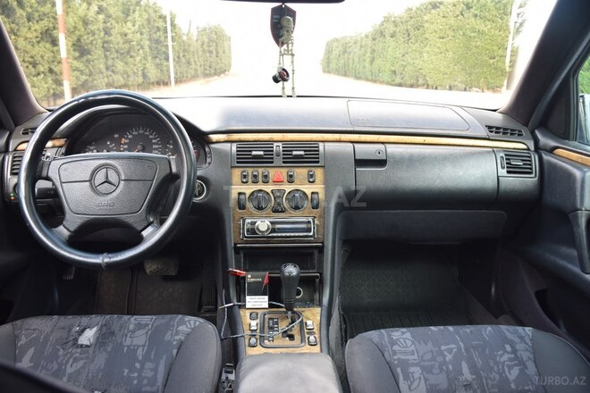 Mercedes E 240 1998, 561,960 km - 2.4 l - Bakı