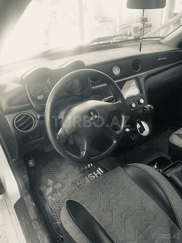 Mitsubishi Airtrek 2002, 314,000 km - 2.0 л - Yevlax