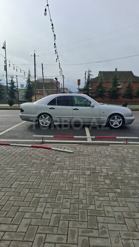Mercedes E 220 1998, 812,385 km - 2.2 l - Sumqayıt