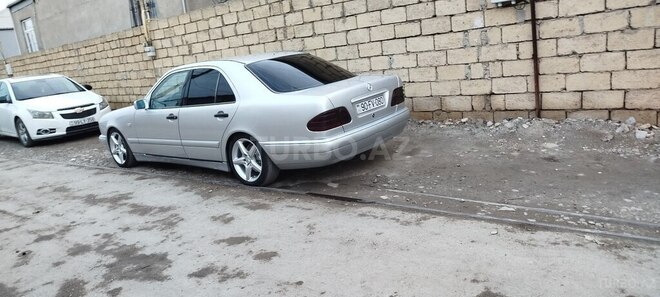 Mercedes E 220 1998, 812,385 km - 2.2 l - Sumqayıt