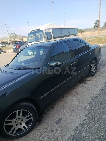 Mercedes E 270 2001, 335,000 km - 2.7 l - Bakı