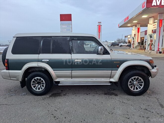 Mitsubishi Pajero 1993, 300,000 km - 2.5 l - Qazax
