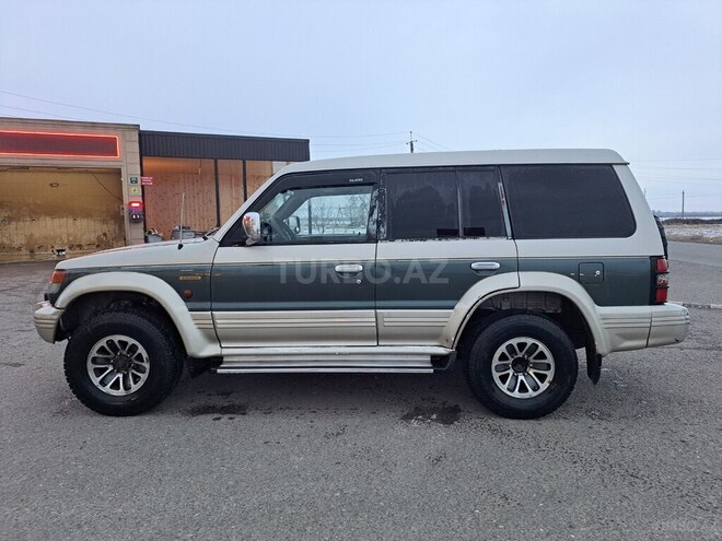 Mitsubishi Pajero 1993, 300,000 km - 2.5 l - Qazax