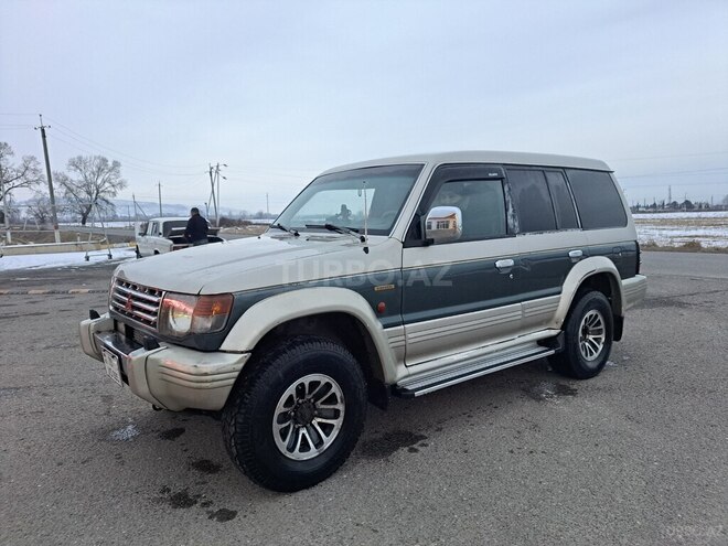 Mitsubishi Pajero 1993, 300,000 km - 2.5 l - Qazax
