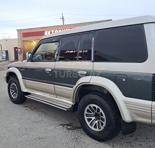 Mitsubishi Pajero 1993, 300,000 km - 2.5 l - Qazax