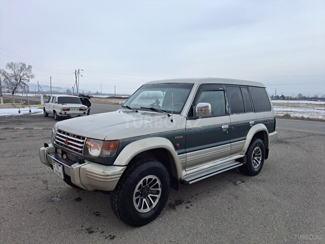 Mitsubishi Pajero 1993, 300,000 km - 2.5 l - Qazax